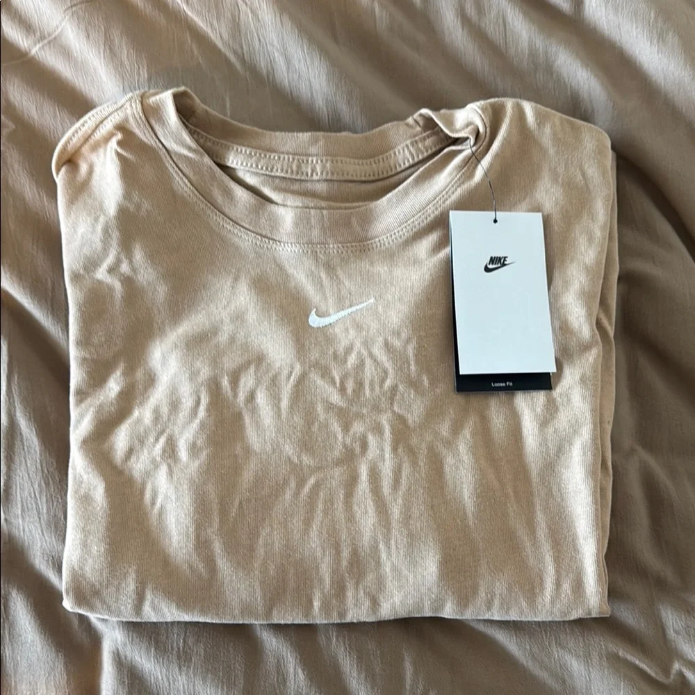 Nike - Loose Fit Boxy Tee - Picture 6 of 6